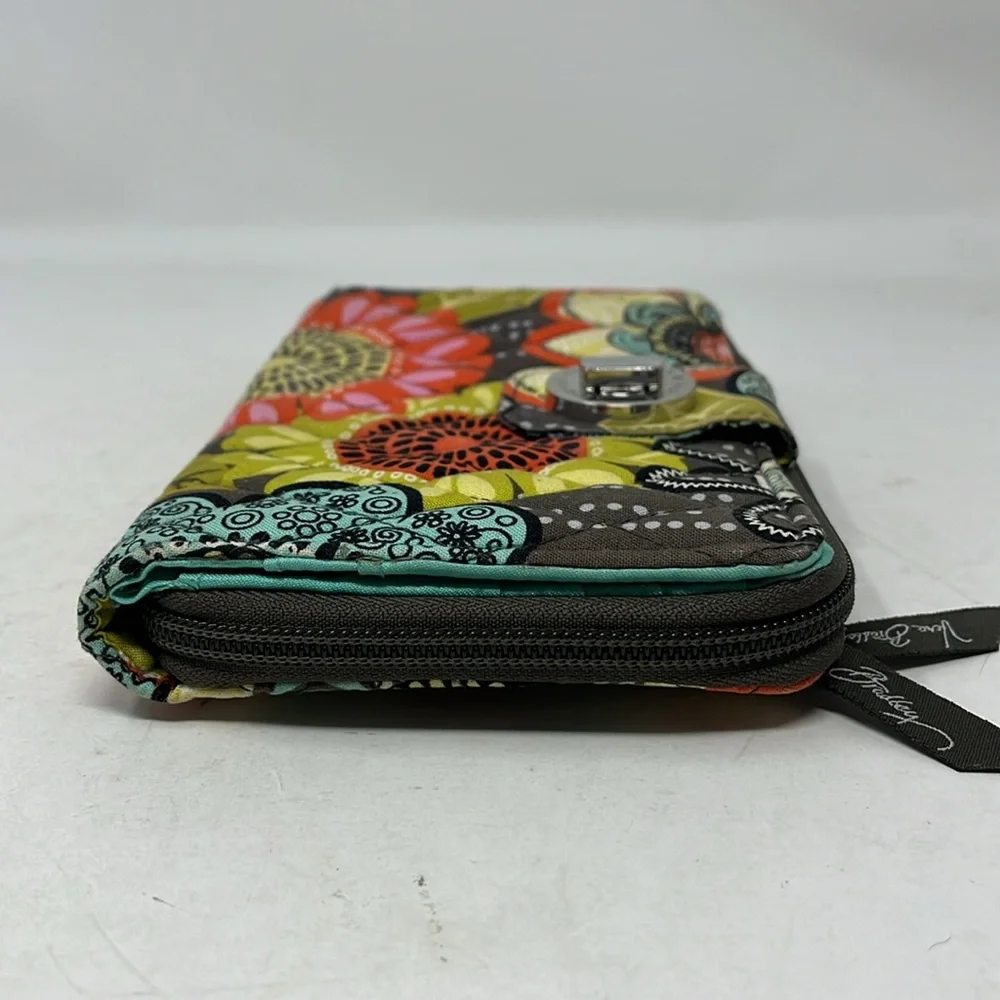 VERA BRADLEY FLOWER SHOWER LARGE QUILTED TWIST LOCK AND ZIP AROUND WALLET - Picture 5 of 16